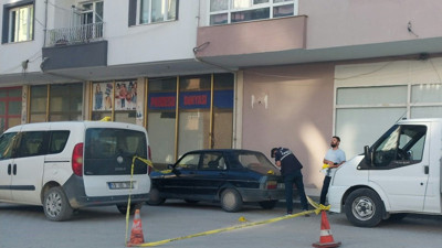 Köstebek tabancası patladı: 2 yaralı