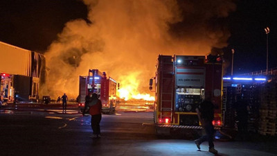 Sanayi bölgesinde yangın! Marketin deposu alev aldı