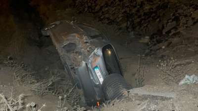 Tekerleği kopan araç şarampole yuvarlandı