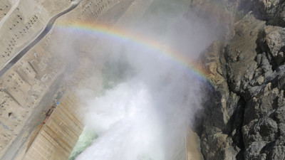 Yusufeli Baraj kapakları açılınca gökkuşağı ortaya çıktı