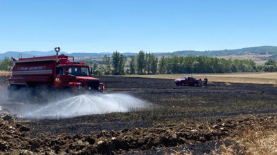 Buğday tarlasındaki yangında 20 dönüm yandı