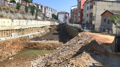 Sarıyer'de çöken yolda dolgu çalışması devam ediyor