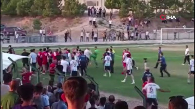Köyler arası dostluk maçında saha karıştı