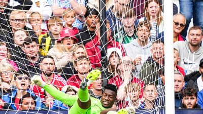 52 milyon euro'luk kaleci orta sahadan gol yedi