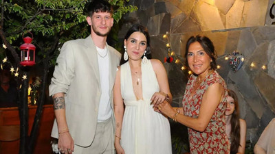 Asuman Dabak yeğenine yüzük taktı