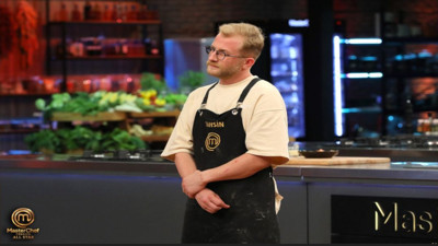 Masterchef Tahsin'in cevabı sarayın şarkıcısı Demet Akalın'a kapak oldu.