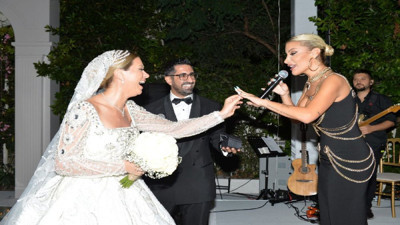 Gelin ve damattan İrem Derici'ye sürpriz