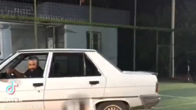 Şanlıurfa'da Roket Lig. Halı sahada arabalarla futbol maçı yaptılar