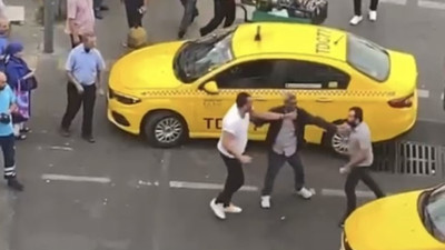 Taksimetreyi açmayan taksici uyarı alınca olay çıkardı