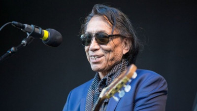 Ünlü şarkıcı Sixto Rodriguez hayatını kaybetti. Hayatı Oscar’lı belgesele konu olmuştu