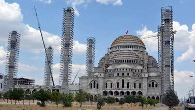 Camiden de rant çıkardılar. Bitmeyen caminin maliyeti 1 milyar TL'yi buldu