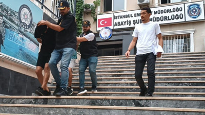 Servet dolu poşeti dolandırıcılara kendi elleriyle teslim etti. Bir 'alo' ile 8 milyon lirasını kaptırdı