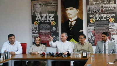 Spor Bakanı Bak, Eskişehir taraftarını maça çağırdı