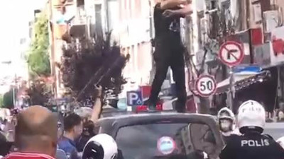 Tartıştığı kişilere biber gazı sıkan şüpheli, polisin biber gazı kullanmasıyla yakalandı