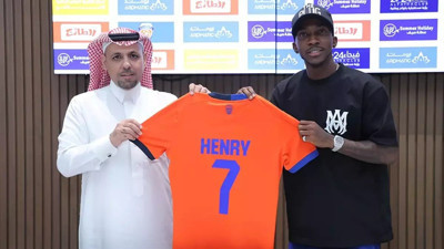 Onyekuru yeni takımına imzayı atı