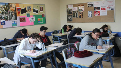 Milyonlarca öğrenci liseden kaçıyor. Sayıları her geçen gün artıyor