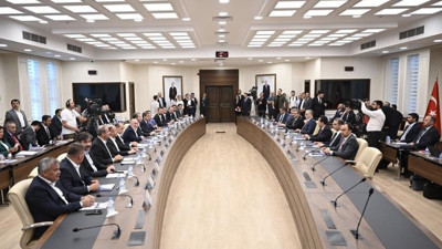 4 milyon memur ve 2,5 milyon memur emeklinin gözü hükümetin teklifinde