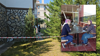 Annesi ve anneannesini vahşice katleden cani doktorların gözü önünde serçe parmağını ısırıp yuttu