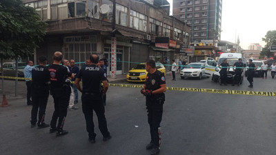 Kıraathaneye makineli tüfekle saldırı. 1'i polis 2 yaralı