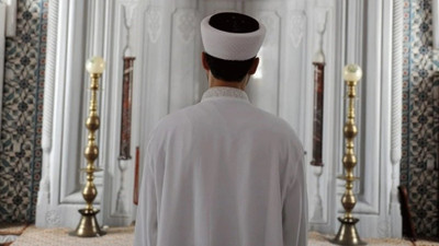 İmam, genç kadını kıyafeti yüzünden darp etti iddiası