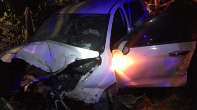 Otomobil duvara çarptı: 1 yaralı (15 Ağustos 2023)