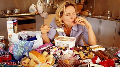 Doğru değil ama öğünler arası çoğumuz bunu yapıyoruz