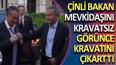 Çinli bakan mevkidaşını kravatsız görünce kravatını çıkardı