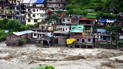 Hindistan'ın kuzeyindeki sel ve toprak kaymalarında ölenlerin sayısı 67'ye çıktı