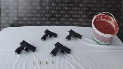 Salça kovasından silah çıktı