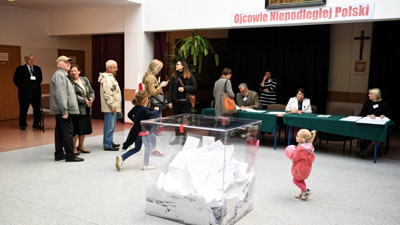 Polonya sandık başına gidiyor. Konu: göçmenler