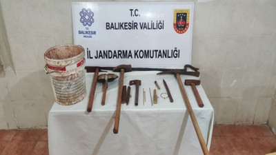 Susurluk'ta kazı yapan şüpheliler yakalandı