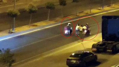 Çocukların patenle tehlikeli yolculuğu kamerada