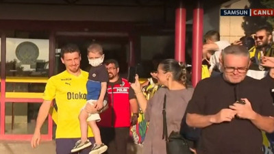 Mert Hakan'ın minik taraftara yaptığı hareket olay oldu