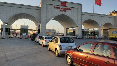 İpsala Sınır Kapısı kapatıldı. Yunanistan alevlere teslim