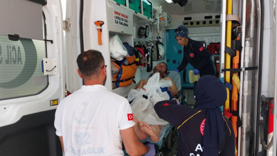 Belediye binası önünde kendini yakmaya kalktı