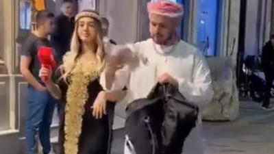 Taksim’de Arap kıyafetli iki kişi bir çanta para saçtı