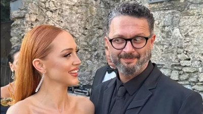 Sunucu İbrahim Selim aşkını ilan etti. Sevgilisini öpmeler doyamadı