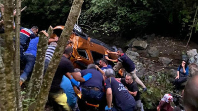 Giresun'da otomobil dere yatağına devrildi: 1 ölü, 4 yaralı