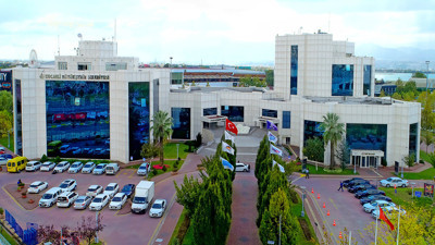 En borçlu belediyeden türbe gezisine 1,3 milyon