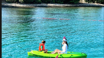 Fahriye Evcen oğlu Karan ile kano yaptığı anları paylaştı