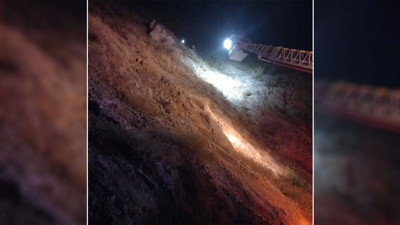 Keçilerin peşinden giden anne kız dağda mahsur kaldı