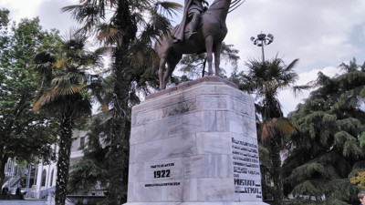 Ümit Özdağ duyurdu: Bursa Valiliği'nden Atatürk anmasına 'izin' çıkmadı