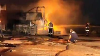 Asfalt eritme tankı infilak etti. Yaralı kaçtı