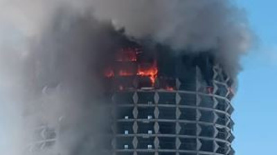 17 katlı boş otel yandı