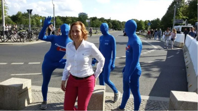 Milletvekiline dışkılı saldırı