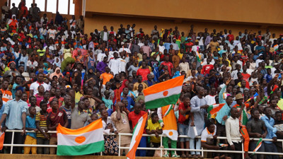 Askeri yönetim destekçileri stadyumu doldurdu