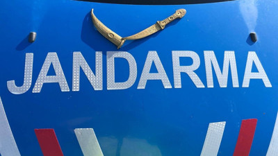 Durdurulan araçtan hançer çıktı