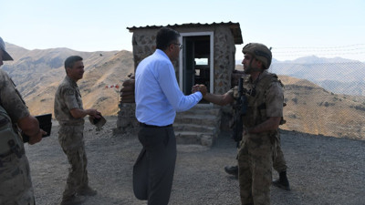 Hakkari Valisinden üs bölgelerine ziyaret