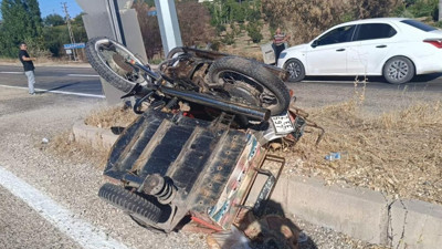 Sepetli motosiklet ile otomobil kaza yaptı: 1 kişi yaralandı