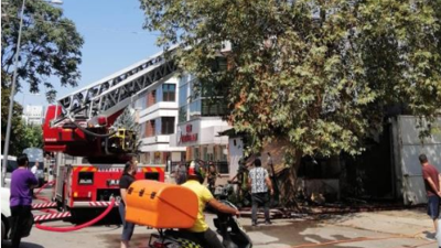 Lastikçinin çatısında yangın çıktı